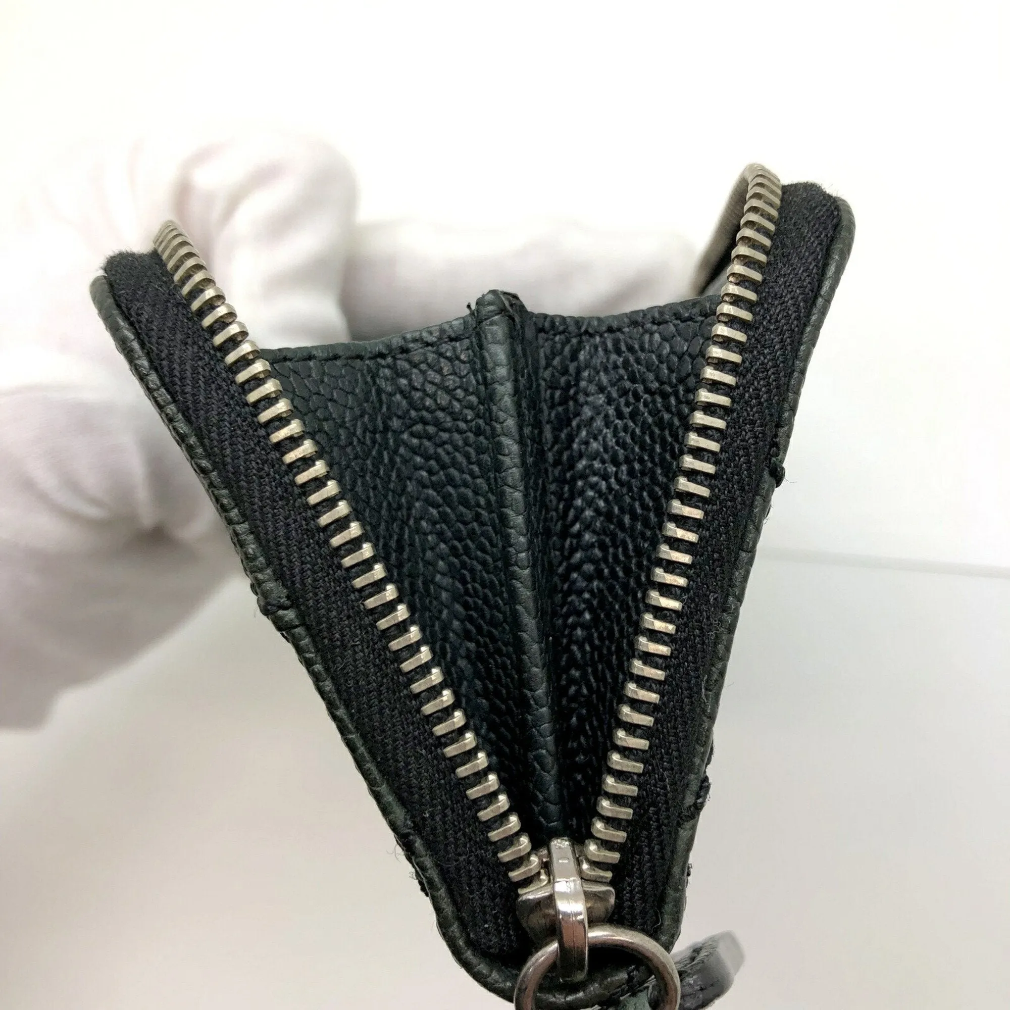 Chanel Black Leather Portefeuille Zippe wallet accessories