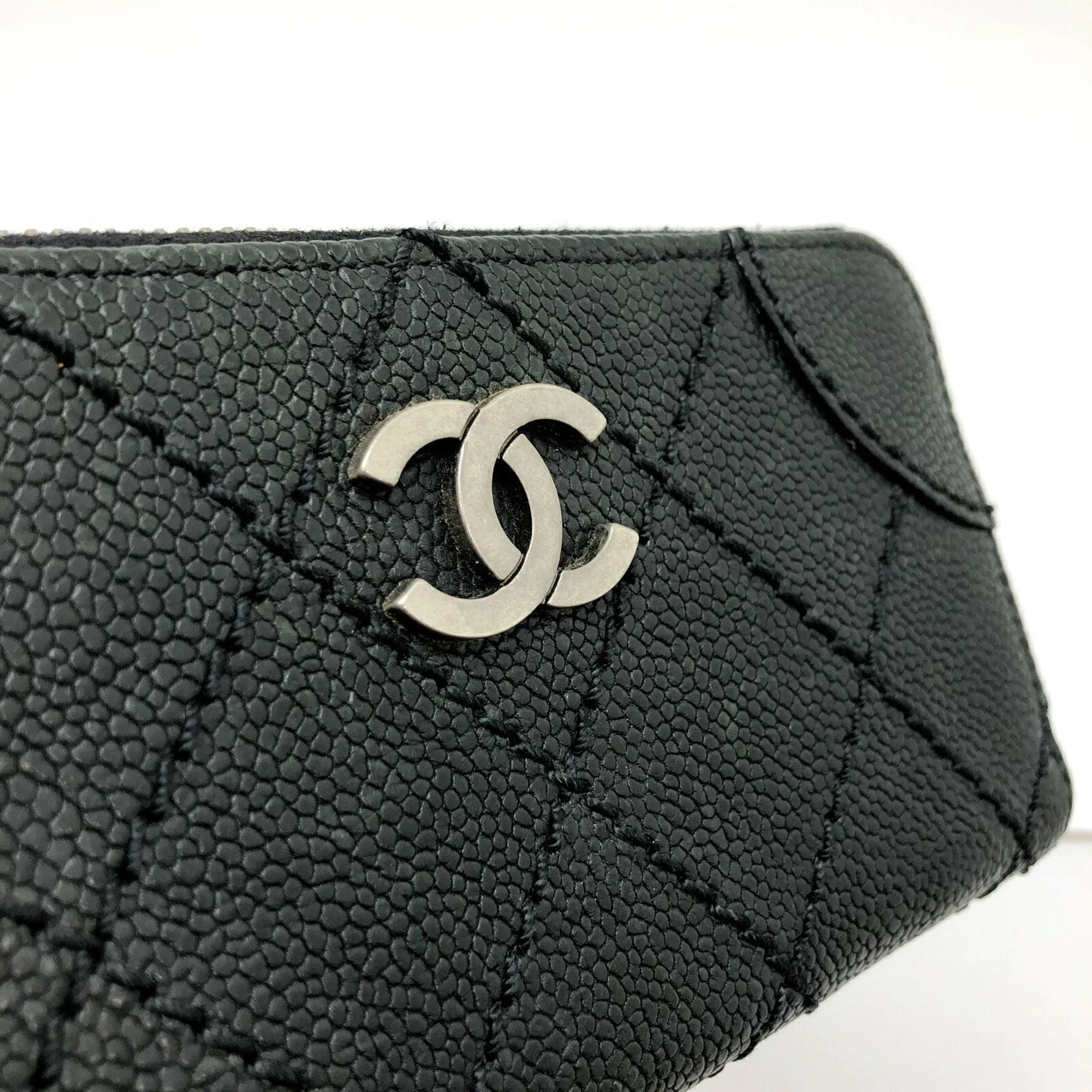 Chanel Black Leather Portefeuille Zippe wallet accessories