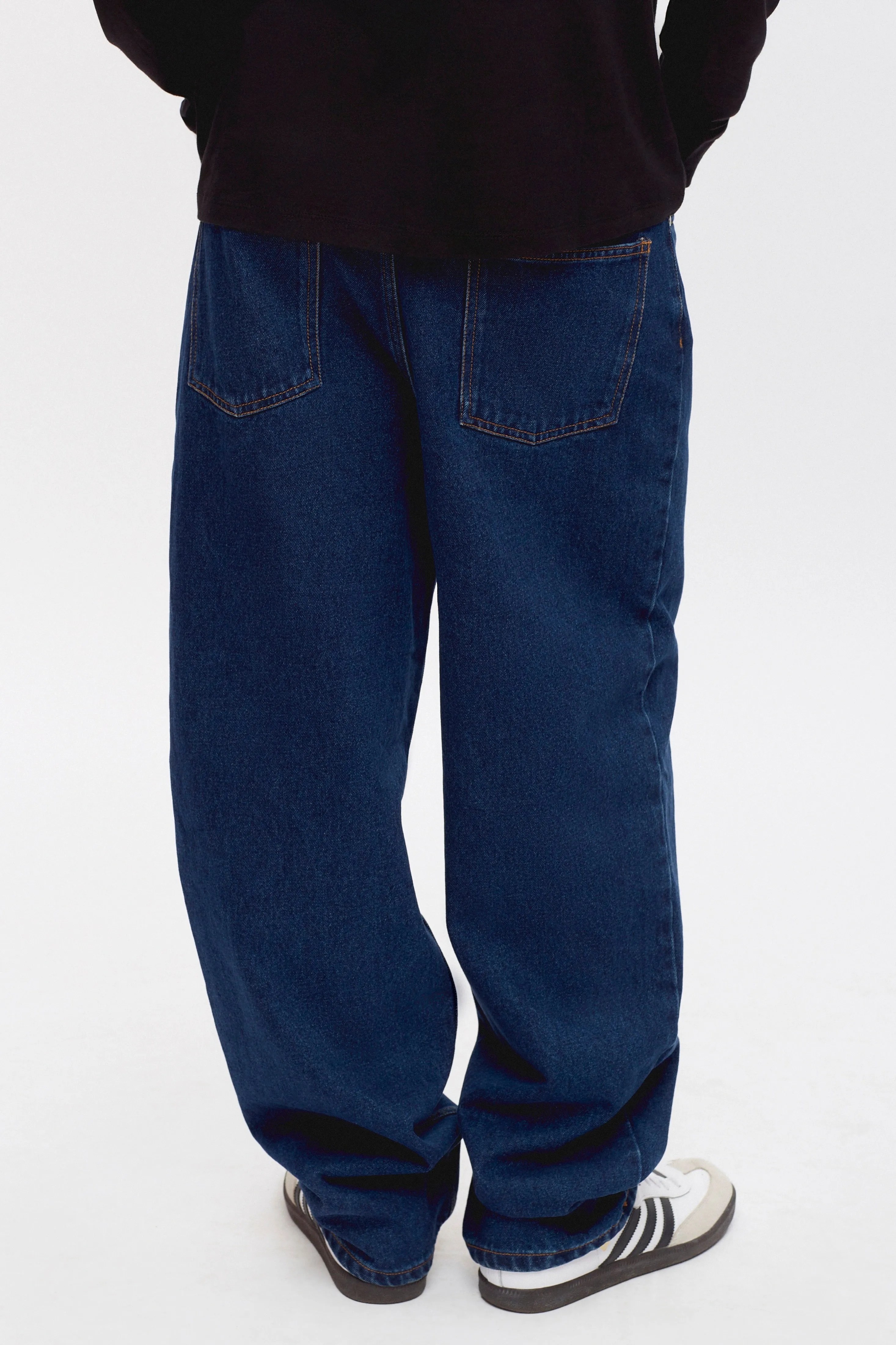 Unisex Antifit Denim in Dark Wash
